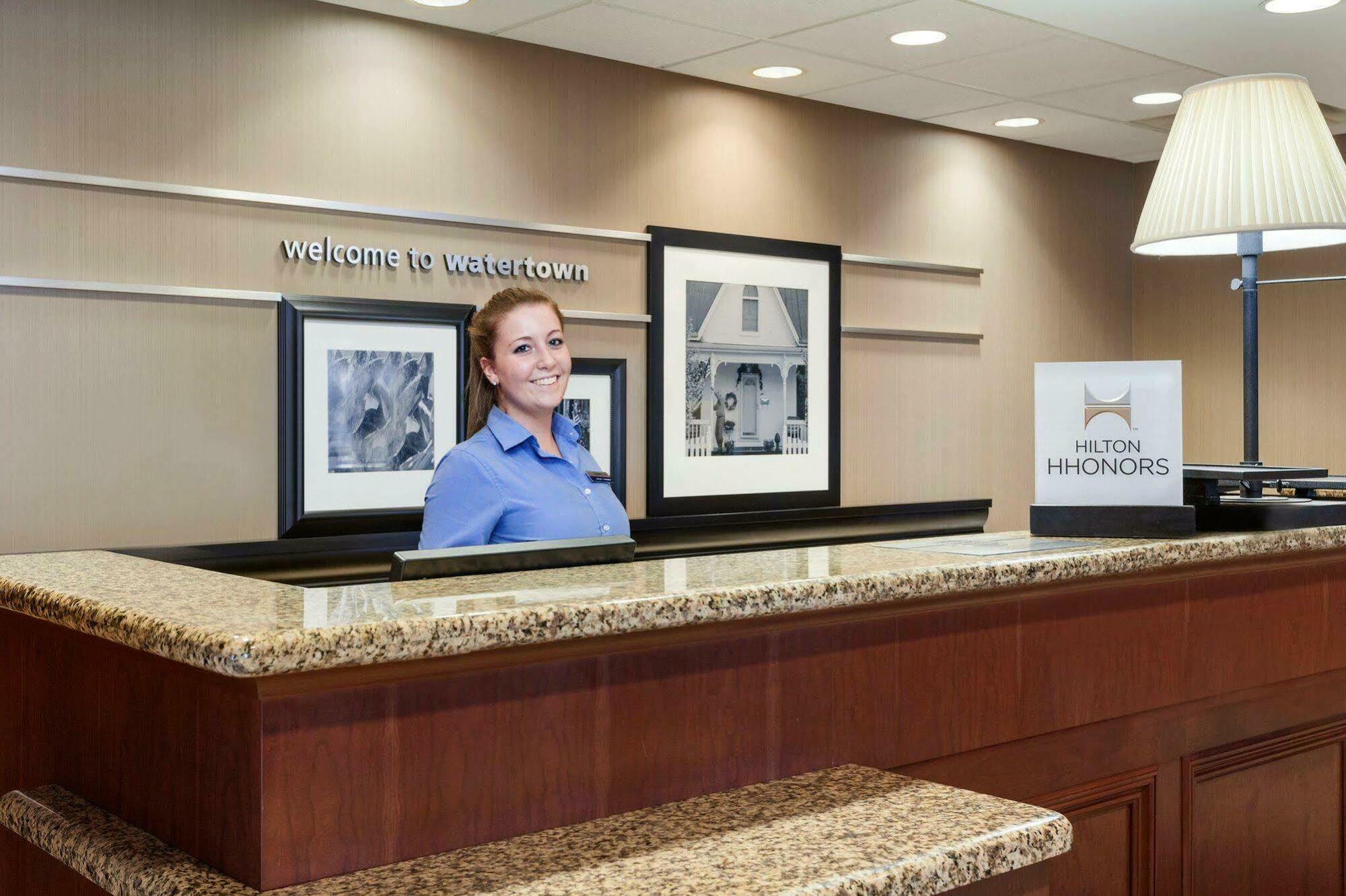 Hampton Inn Watertown Extérieur photo